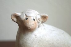 画像4: 陶器の羊の置物 フィギュア　 (4)