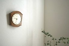 画像2:  Junghans 木と真鍮の掛け時計 (2)