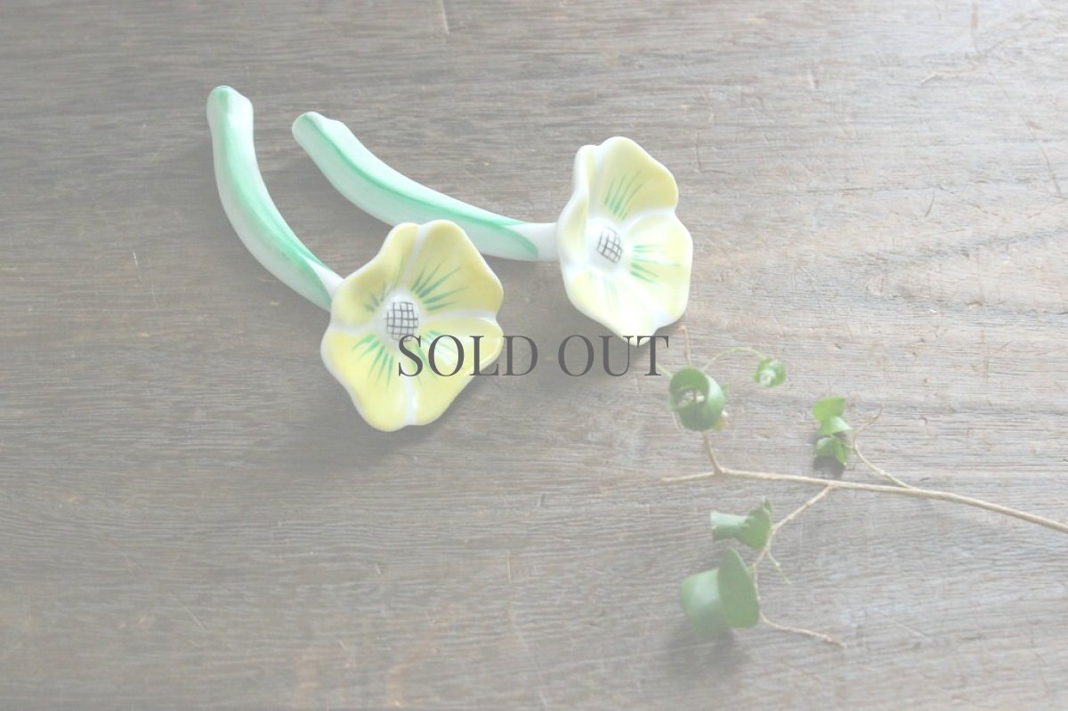 画像6: 陶器でつくられたお花の置物 (6)