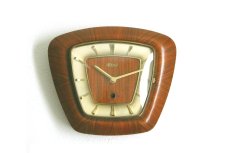 画像1: ヴィンテージ アンティーク ミッドセンチュリー レトロ ドイツ Hermle チークと真鍮の掛け時計 (1)