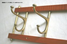 画像5: 北欧ヴィンテージ KLADHANGARE DEKORATIV チークと真鍮のコートハンガー (5)