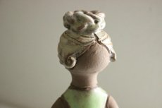画像4: 北欧ヴィンテージ Elbogen keramik 陶器のお人形のフラワーベース（花器） (4)