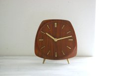 画像1: ヴィンテージ アンティーク ミッドセンチュリー レトロ ドイツ 木製 Hermle チークと真鍮の置き時計 (1)