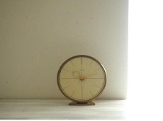 画像1: ミッドセンチュリー レトロ ドイツ KIENZLE 真鍮製の置き時計 (1)