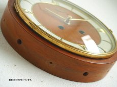 画像7: ミッドセンチュリー レトロ KIENZLE チークと真鍮の壁掛け時計 (7)