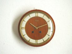 画像1: ミッドセンチュリー レトロ KIENZLE チークと真鍮の壁掛け時計 (1)