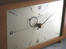 画像5: ミッドセンチュリー レトロ ドイツ Junghans チークと真鍮の置き時計 (5)