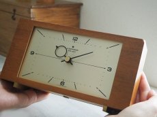 画像9: ミッドセンチュリー レトロ ドイツ Junghans チークと真鍮の置き時計 (9)