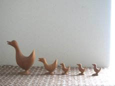 画像4: 北欧ヴィンテージ雑貨　チークの鳥の置物5個セット (4)
