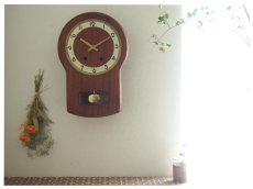 画像1: ミッドセンチュリー レトロ チークの壁掛け時計 (1)