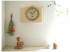 画像3: 【ムーブメント交換済み】ミッドセンチュリー レトロ Badab 木と真鍮の壁掛け時計 (3)