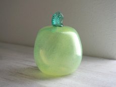 画像4: 北欧ヴィンテージ ガラスのリンゴの置物 (4)