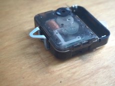 画像11: 【ムーブメント交換済み】ミッドセンチュリー レトロ VEDETTE 木と真鍮の壁掛け時計 (11)
