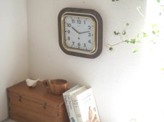 画像4: 【ムーブメント交換済み】ミッドセンチュリー レトロ VEDETTE 木と真鍮の壁掛け時計 (4)