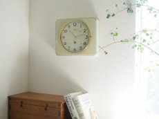 画像3: 【ムーブメント交換済み】ミッドセンチュリー レトロ Wehrle 金属と真鍮の壁掛け時計 (3)