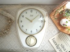 画像1: 【ムーブメント交換済み】ミッドセンチュリー レトロ KIENZLE 陶器と真鍮の壁掛け時計 (1)