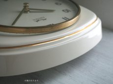 画像10: 【ムーブメント交換済み】ミッドセンチュリー レトロ KIENZLE 陶器と真鍮の壁掛け時計 (10)