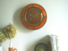 画像5: 【ムーブメント交換済み】ミッドセンチュリー レトロ 木と真鍮の壁掛け時計 (5)