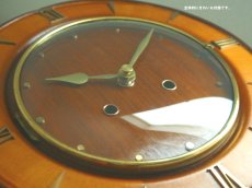 画像6: 【ムーブメント交換済み】ミッドセンチュリー レトロ 木と真鍮の壁掛け時計 (6)