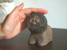 画像8: 北欧ヴィンテージ　Upsala Ekeby ウプサラ エクビー 陶器のライオンの置物 (8)