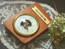画像1: 北欧ヴィンテージ雑貨　木製の気温気圧計 (1)