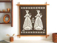 画像1: 北欧ヴィンテージ雑貨　木製フレームの織物タペストリー (1)