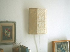 画像2: ナーベルソム刺しゅうシェードの壁付けランプ  (2)