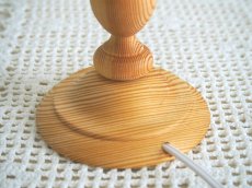 画像10: 北欧ヴィンテージ　ナーベルソム刺しゅうシェードの木製テーブルランプ (10)