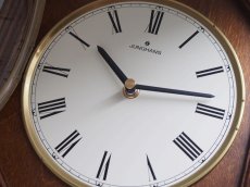 画像9: 【ムーブメント交換済み】ミッドセンチュリー レトロ ドイツ Junghans 木製の壁掛け時計 (9)