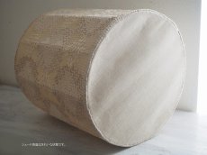 画像14: 北欧ヴィンテージ　ナーベルソム刺しゅうシェードの木製テーブルランプ (14)