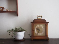 画像7: ミッドセンチュリー レトロ Junghans 木と真鍮の置き時計 (7)
