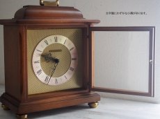 画像10: ミッドセンチュリー レトロ Junghans 木と真鍮の置き時計 (10)