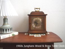 画像2: ミッドセンチュリー レトロ Junghans 木と真鍮の置き時計 (2)