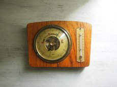 画像1: 北欧ヴィンテージ雑貨　木製の気温気圧計 (1)