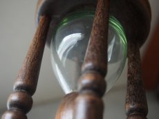 画像9: 北欧ヴィンテージ雑貨　手吹きガラスと木の砂時計 (9)
