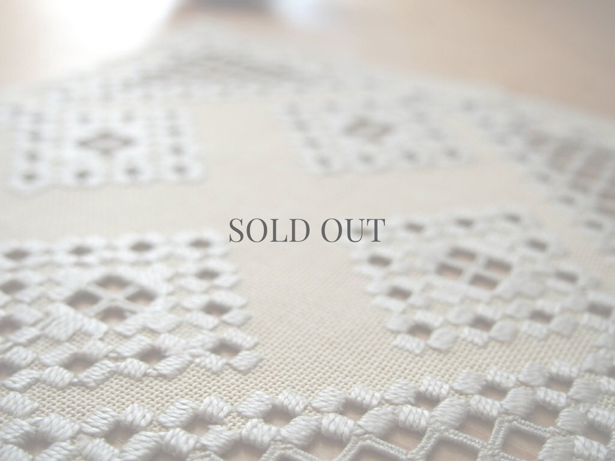 画像5: ハーダンガー刺しゅうのリネンクロス (5)