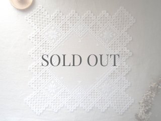 アンティーク 北欧ハーダンガー刺繍＆クロシェレース リネンクロス スノーフレーク 1回完結レッスン】ハーダンガー刺繍で作る刺しゅう時計 | 刺繍