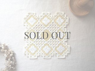 アンティーク 北欧ハーダンガー刺繍＆クロシェレース リネンクロス スノーフレーク 美品！エレガントな刺繍クロス・ハーダンガー刺繍：No.66 ライト