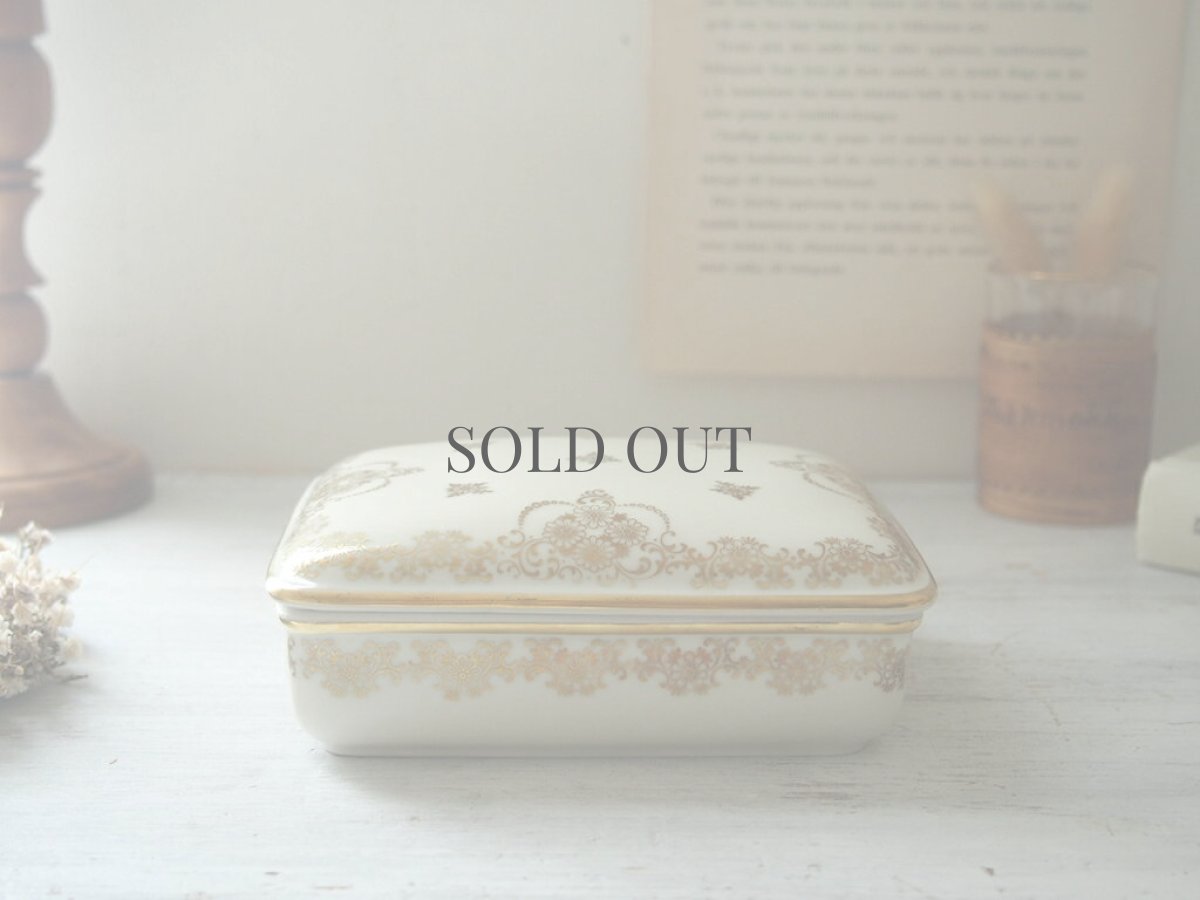 画像1: Johann Haviland 磁器小箱／金彩レース模様／Bavaria刻印／ドイツヴィンテージ／1960年代頃 (1)