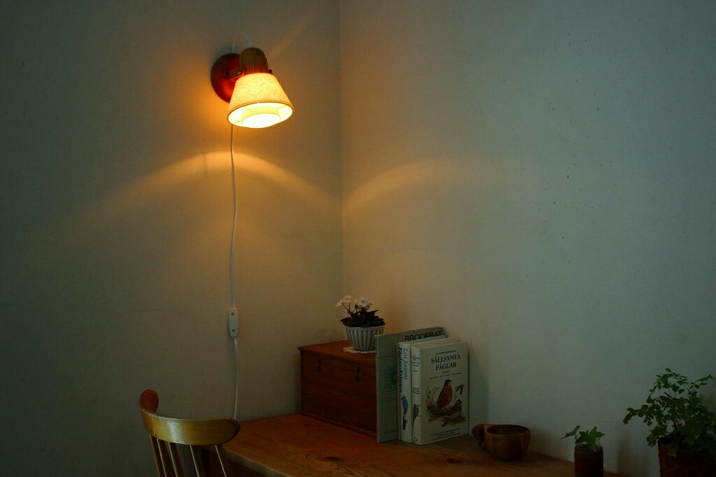 北欧ビンテージインテリア Solbacken Sweden 木製の壁付けランプ