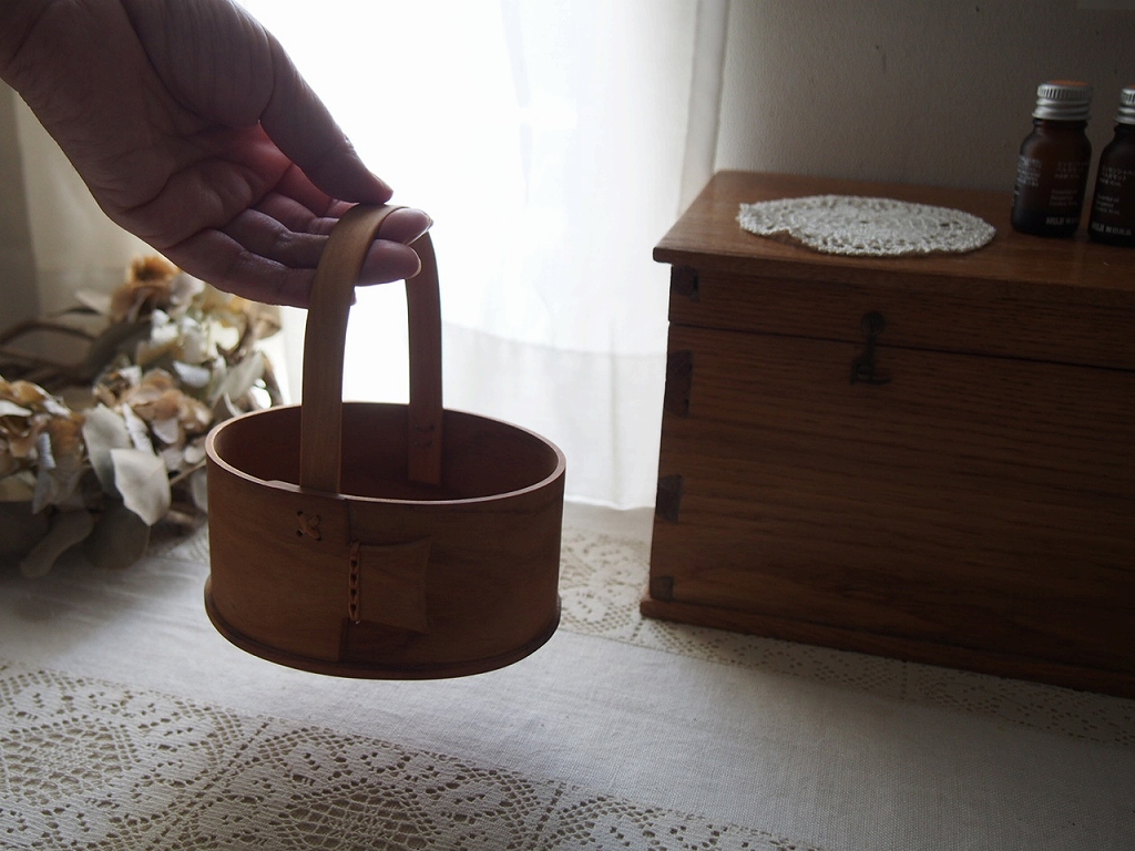 北欧ヴィンテージ雑貨 スウェーデン 曲木の小さなバスケット