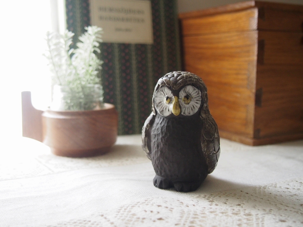 北欧ヴィンテージの陶器フクロウ置物。Karl Erik Iwarによるスウェーデン製の作品。 antenna